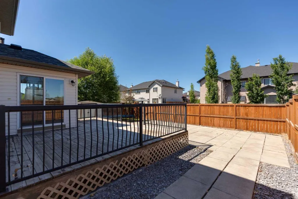 225 West Lakeview Drive Chestermere AB T1X1S1