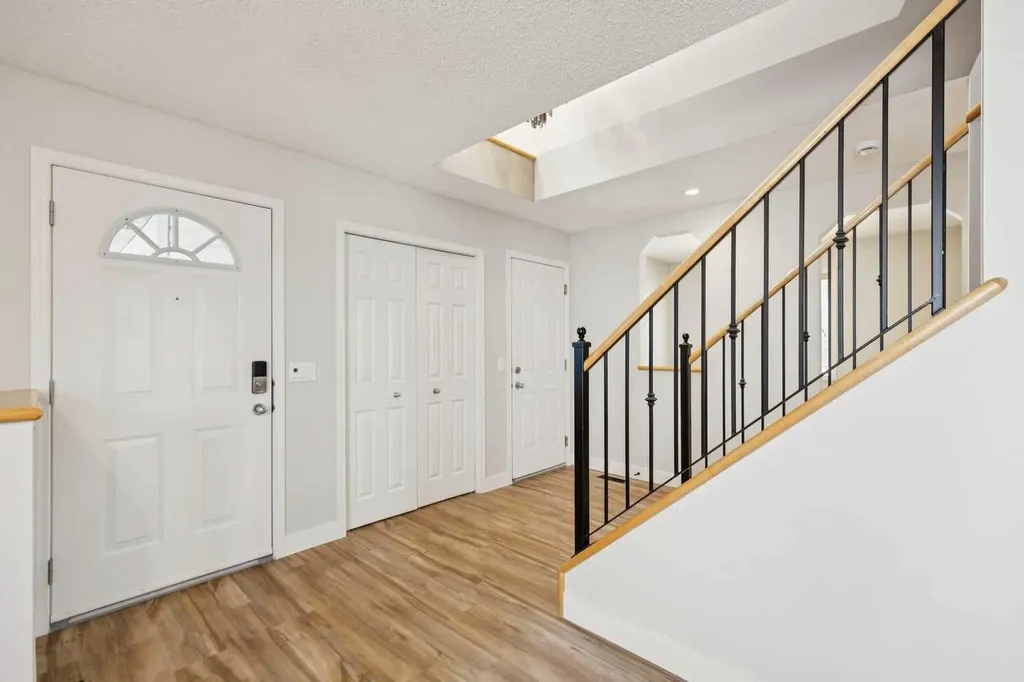 225 West Lakeview Drive Chestermere AB T1X1S1
