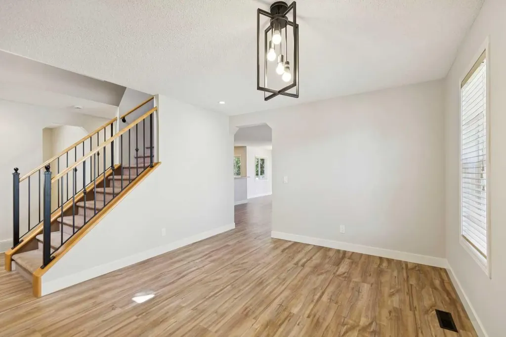 225 West Lakeview Drive Chestermere AB T1X1S1