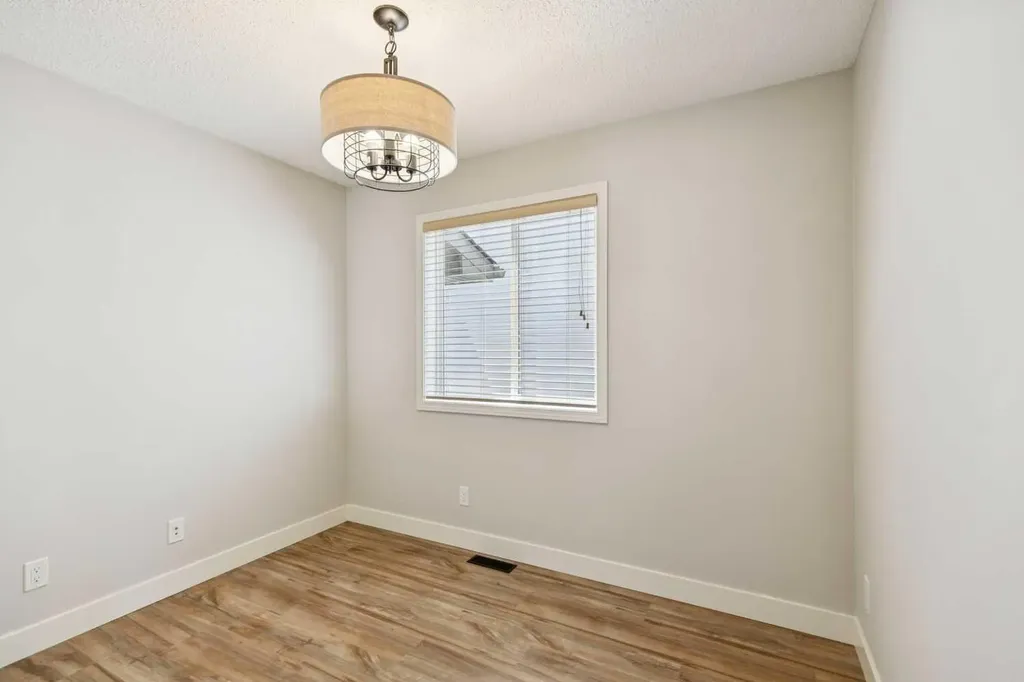 225 West Lakeview Drive Chestermere AB T1X1S1