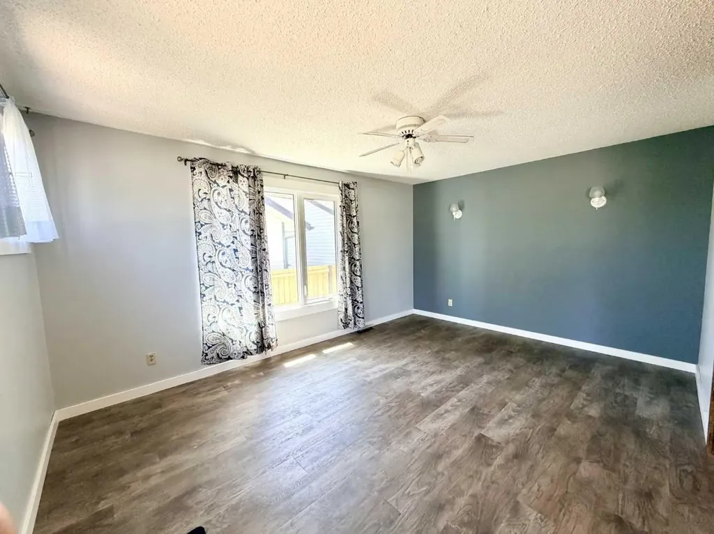 210 1 Street SE Linden AB T0M 1J0