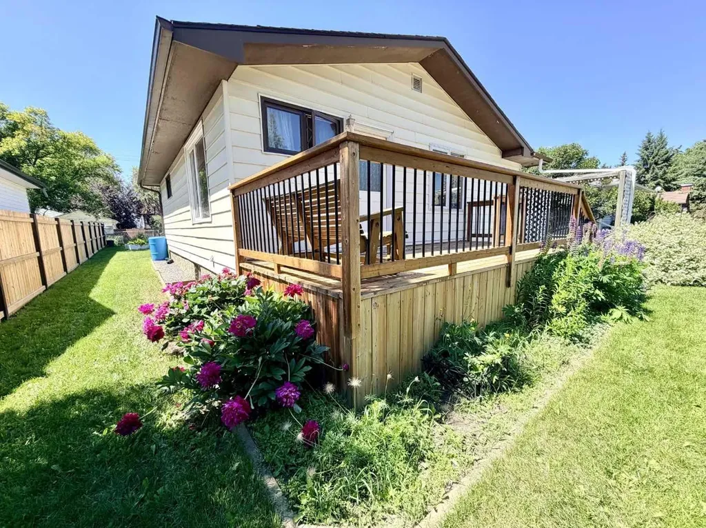 210 1 Street SE Linden AB T0M 1J0
