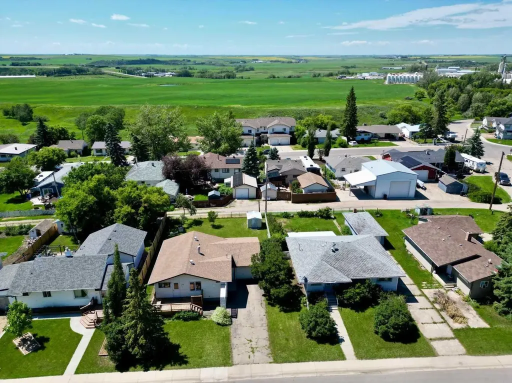 210 1 Street SE Linden AB T0M 1J0