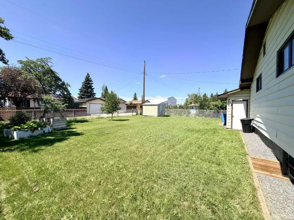 210 1 Street SE Linden AB T0M 1J0