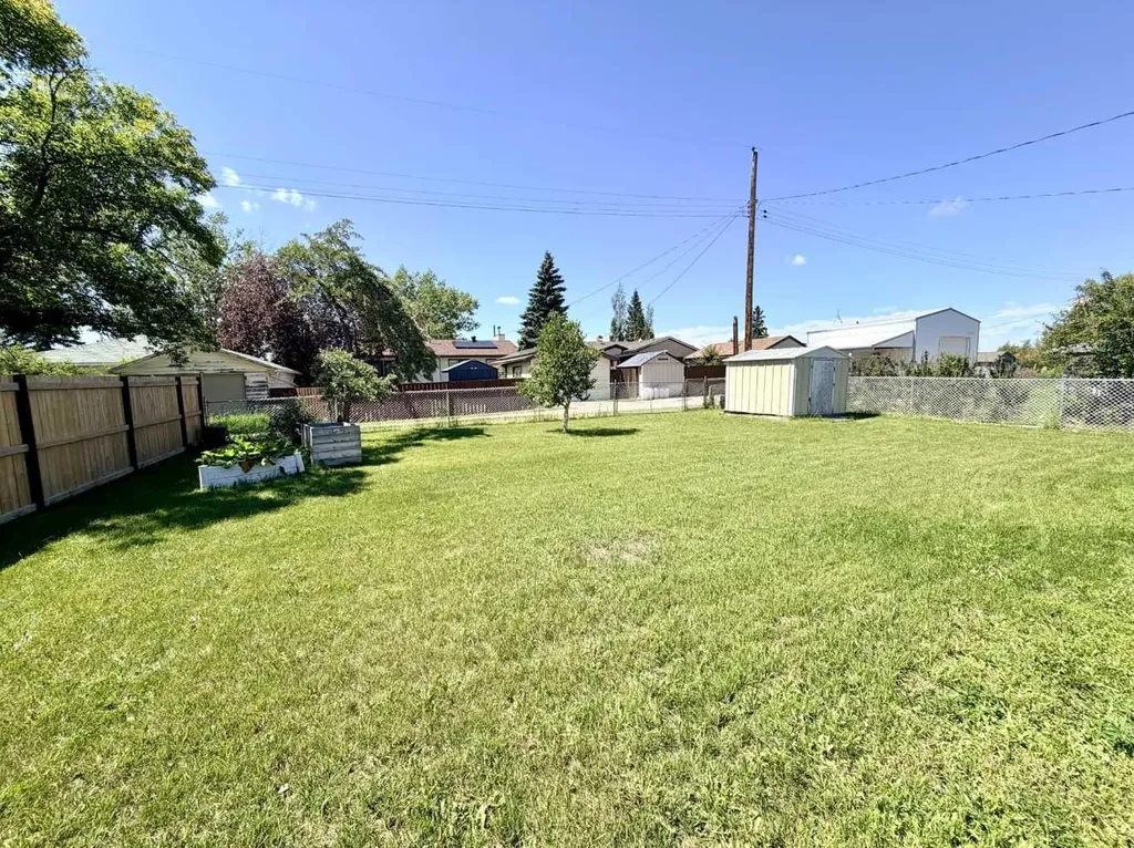 210 1 Street SE Linden AB T0M 1J0