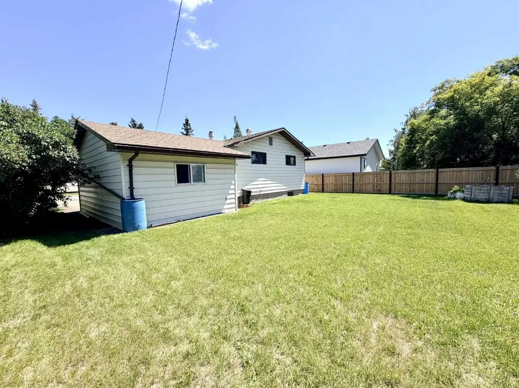 210 1 Street SE Linden AB T0M 1J0