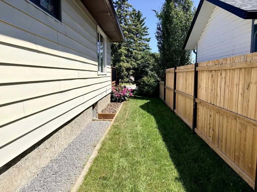 210 1 Street SE Linden AB T0M 1J0