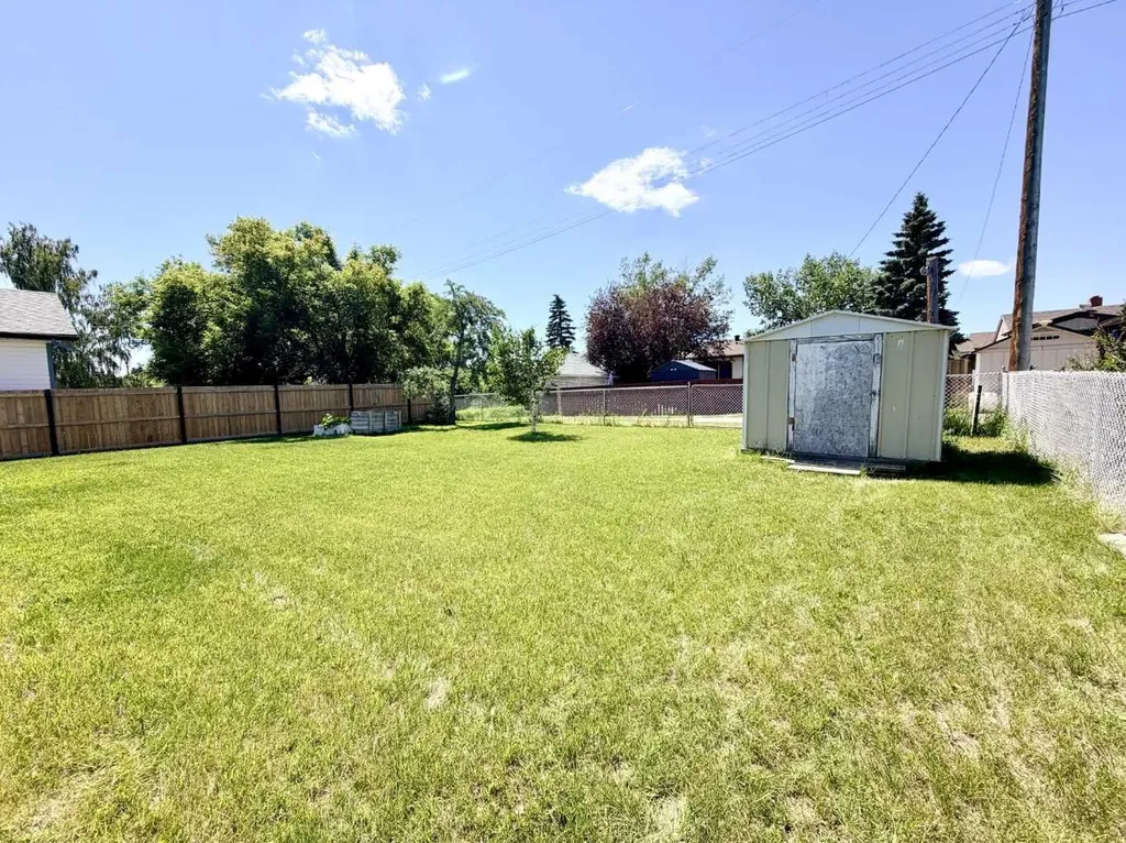 210 1 Street SE Linden AB T0M 1J0