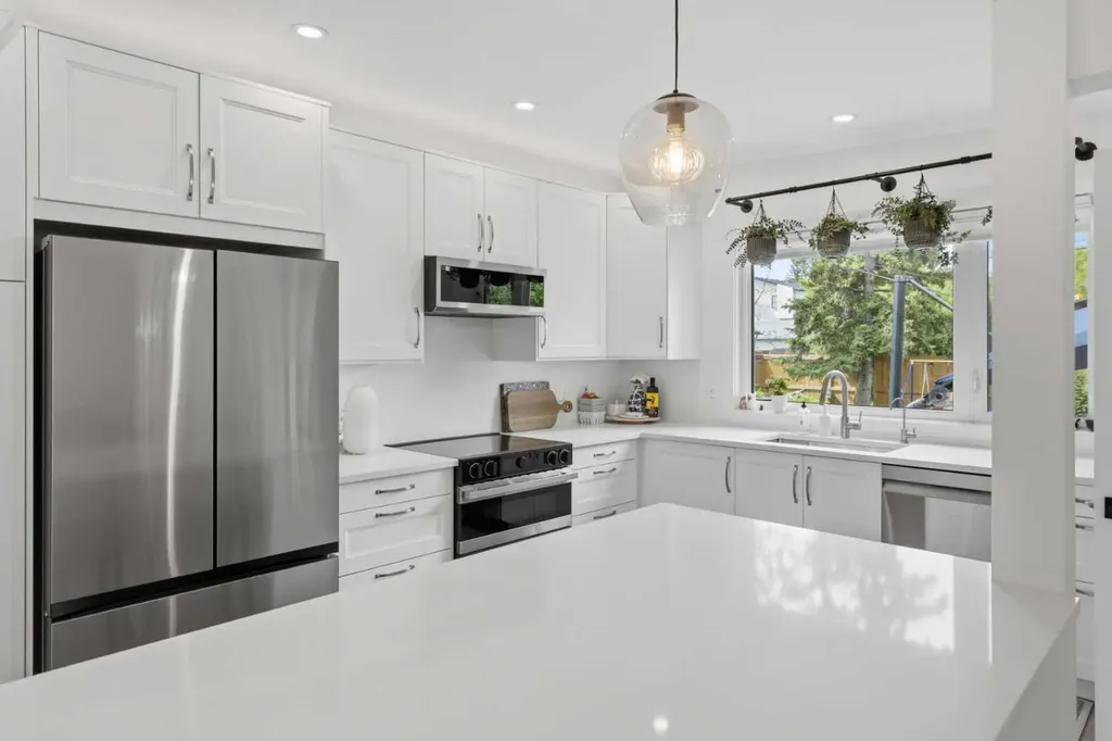 3720 58 Avenue SW Calgary AB T3E 5H6