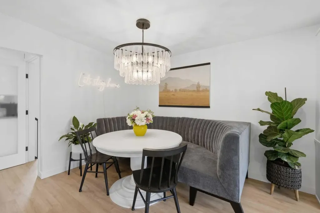 3720 58 Avenue SW Calgary AB T3E 5H6
