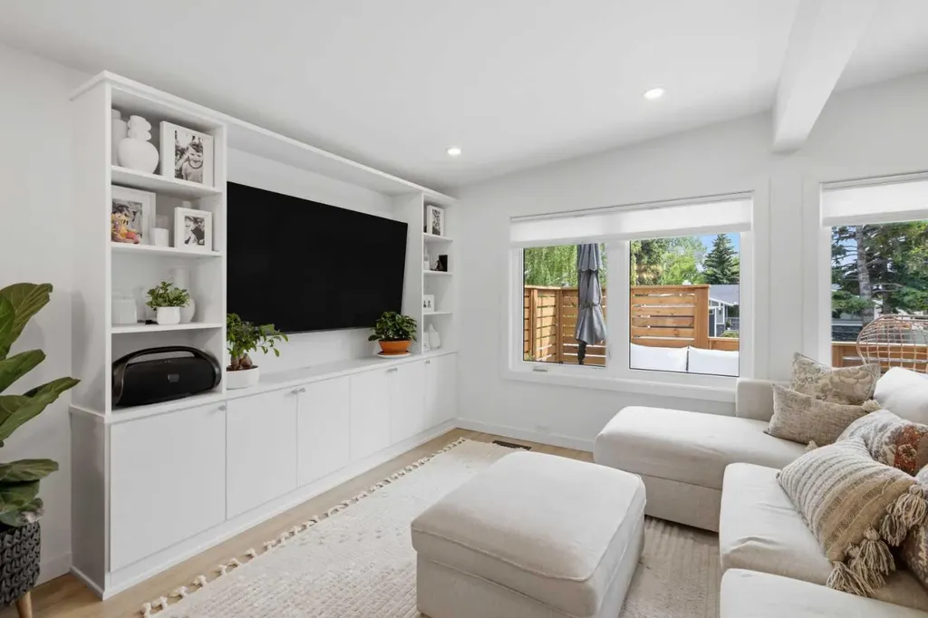 3720 58 Avenue SW Calgary AB T3E 5H6