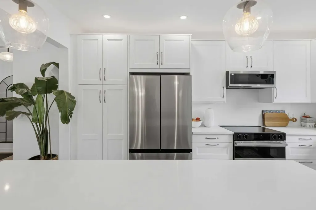 3720 58 Avenue SW Calgary AB T3E 5H6