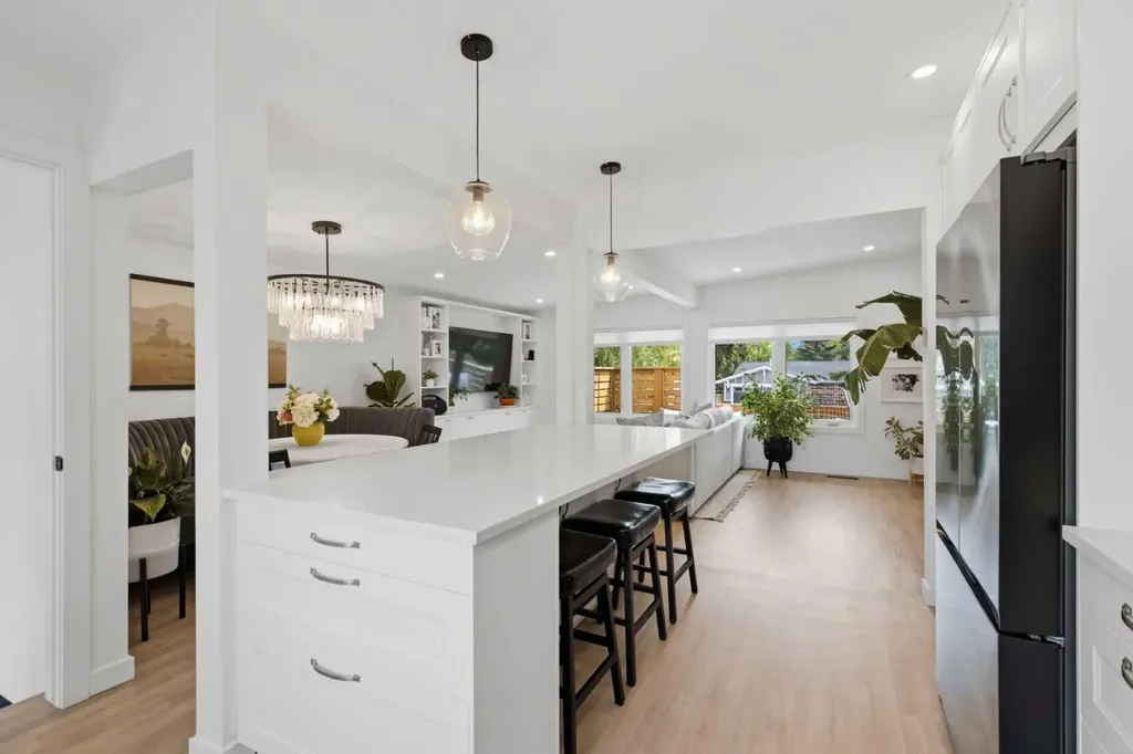 3720 58 Avenue SW Calgary AB T3E 5H6