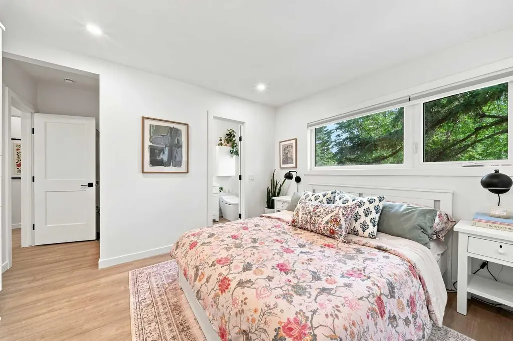 3720 58 Avenue SW Calgary AB T3E 5H6