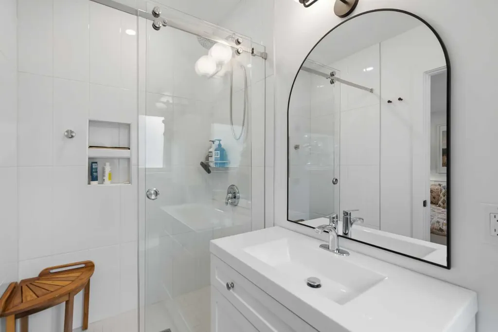 3720 58 Avenue SW Calgary AB T3E 5H6