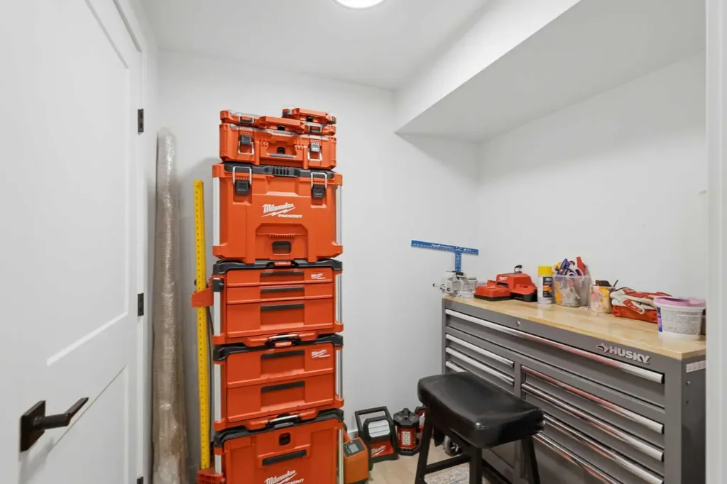 3720 58 Avenue SW Calgary AB T3E 5H6