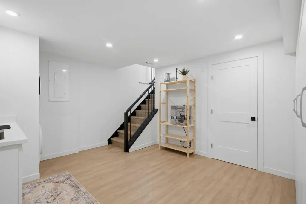 3720 58 Avenue SW Calgary AB T3E 5H6