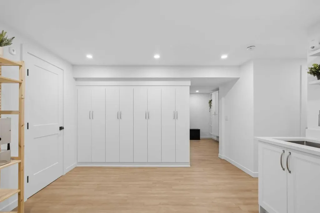 3720 58 Avenue SW Calgary AB T3E 5H6