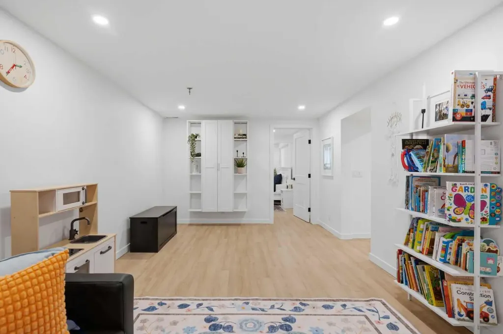 3720 58 Avenue SW Calgary AB T3E 5H6