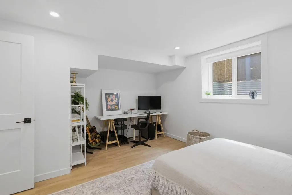 3720 58 Avenue SW Calgary AB T3E 5H6