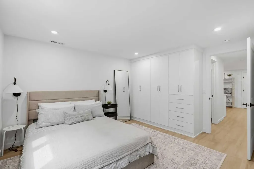 3720 58 Avenue SW Calgary AB T3E 5H6