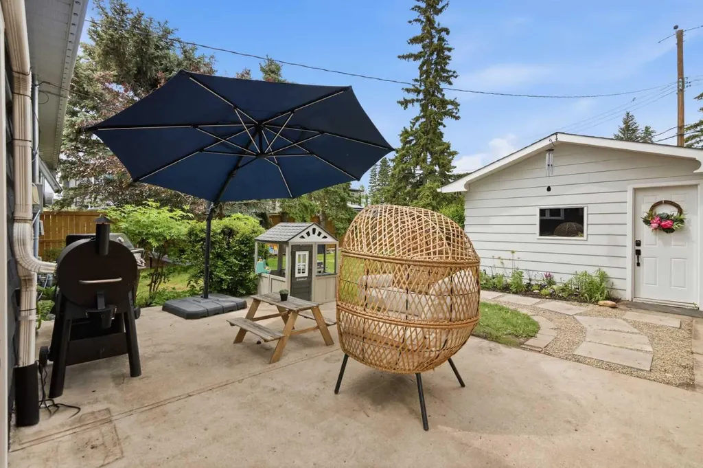3720 58 Avenue SW Calgary AB T3E 5H6