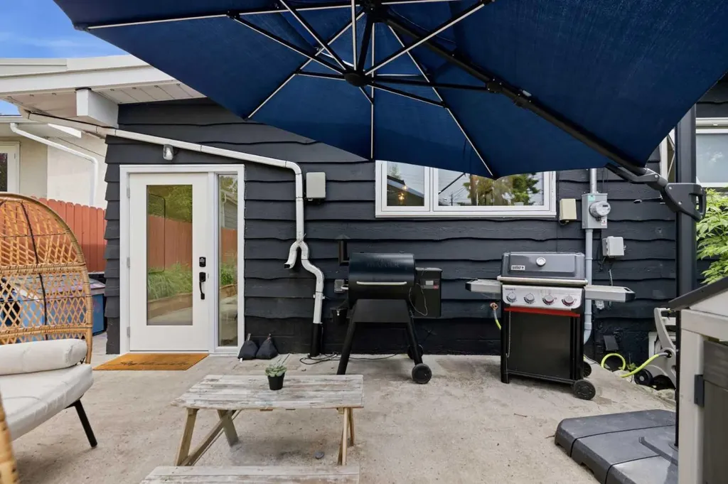 3720 58 Avenue SW Calgary AB T3E 5H6