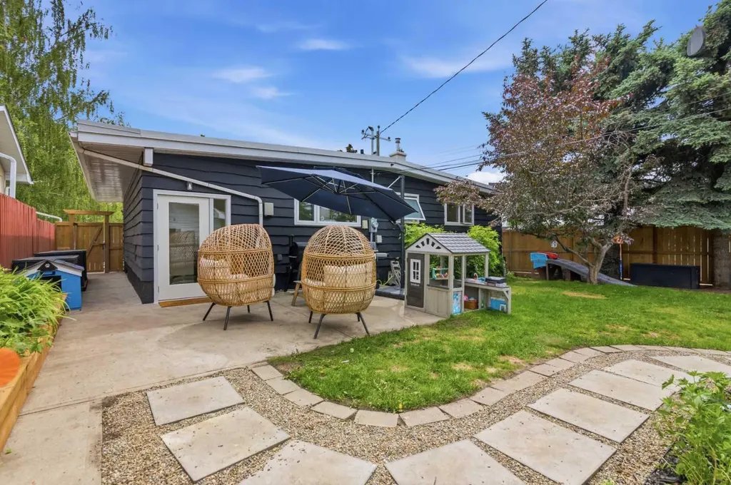 3720 58 Avenue SW Calgary AB T3E 5H6