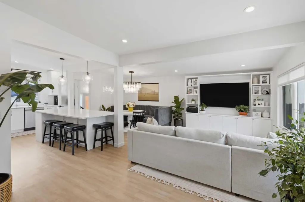 3720 58 Avenue SW Calgary AB T3E 5H6
