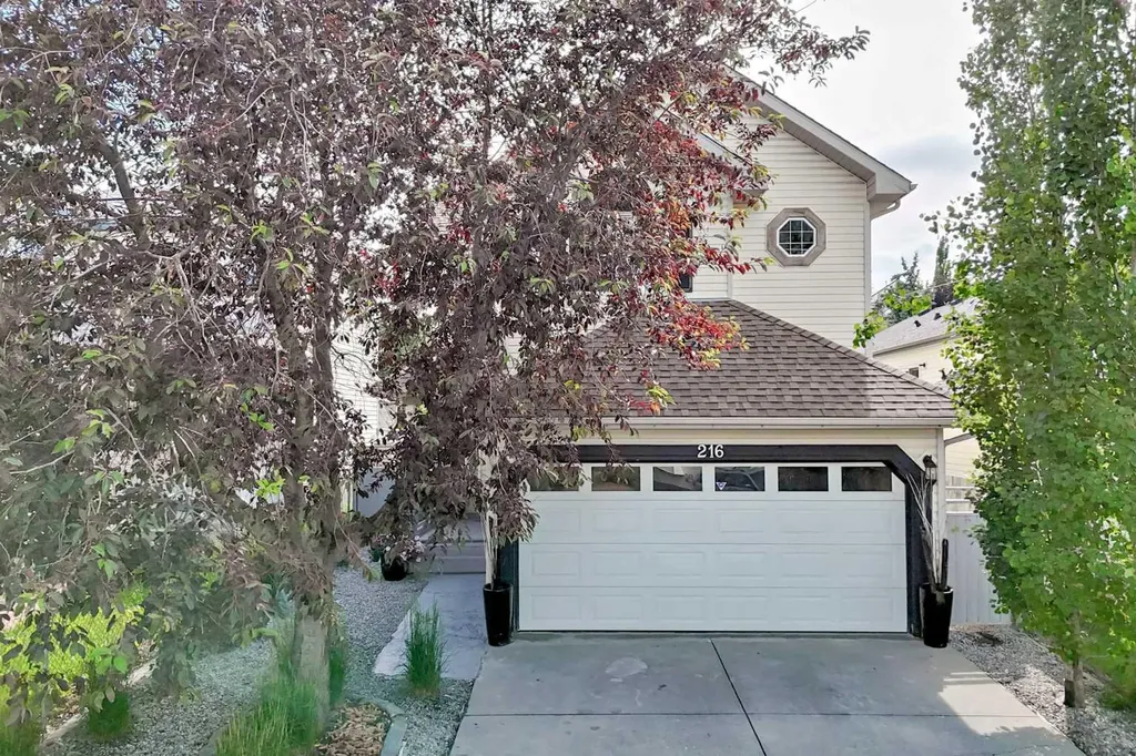 216 Hidden Spring Green NW Calgary AB T3A5N4