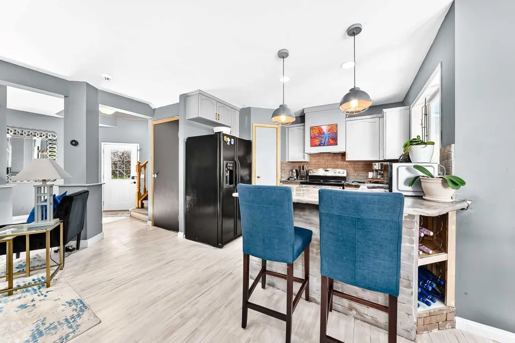 216 Hidden Spring Green NW Calgary AB T3A5N4
