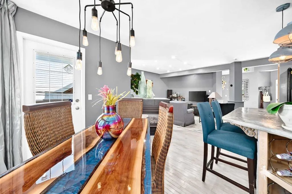 216 Hidden Spring Green NW Calgary AB T3A5N4