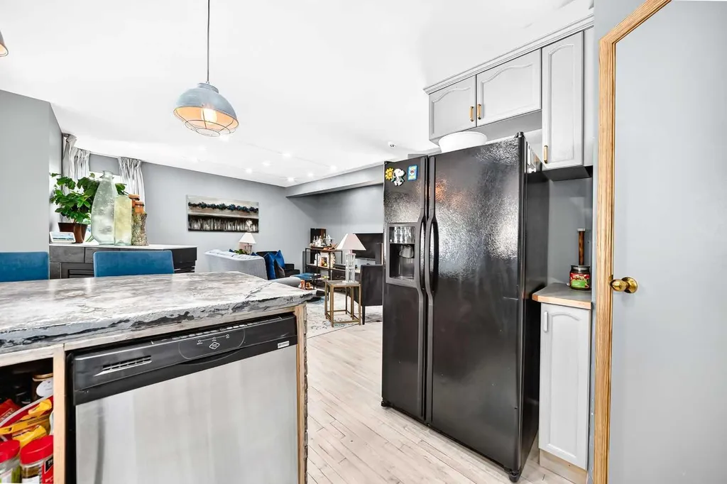 216 Hidden Spring Green NW Calgary AB T3A5N4