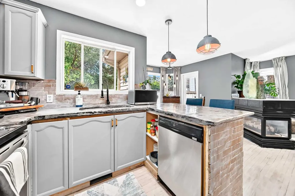 216 Hidden Spring Green NW Calgary AB T3A5N4