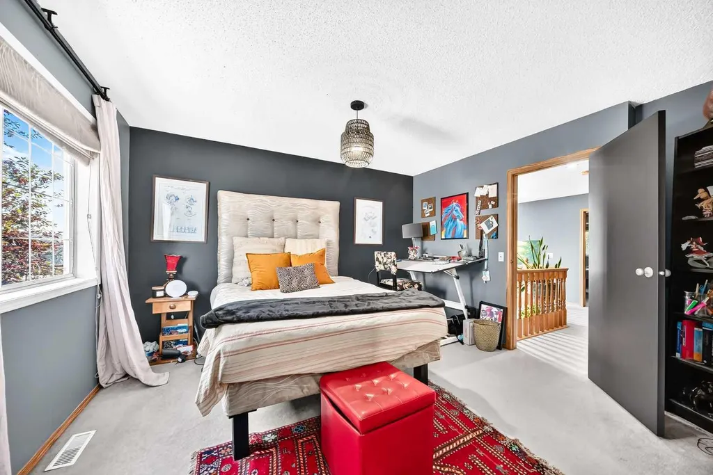 216 Hidden Spring Green NW Calgary AB T3A5N4