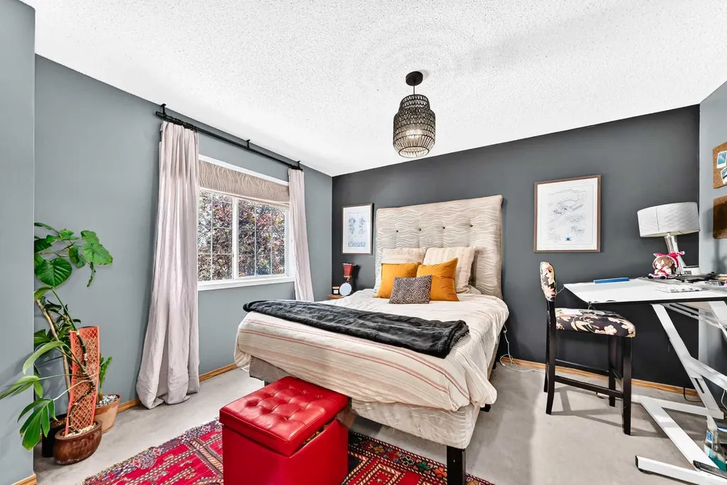 216 Hidden Spring Green NW Calgary AB T3A5N4