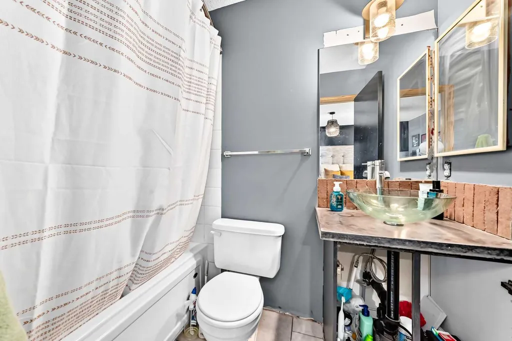 216 Hidden Spring Green NW Calgary AB T3A5N4