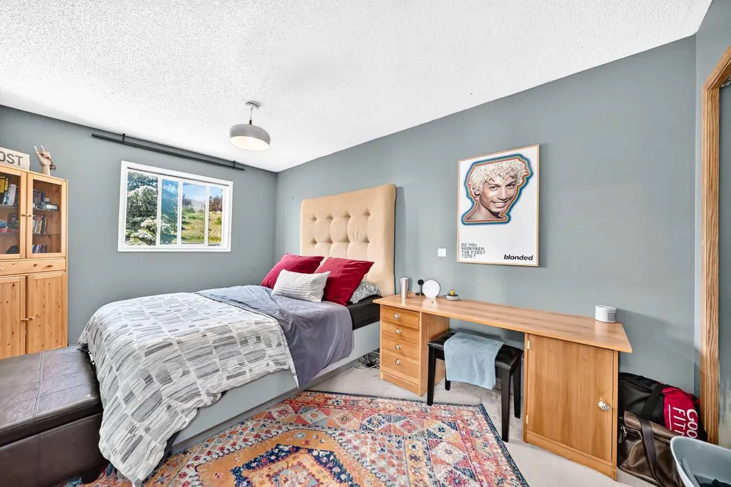 216 Hidden Spring Green NW Calgary AB T3A5N4