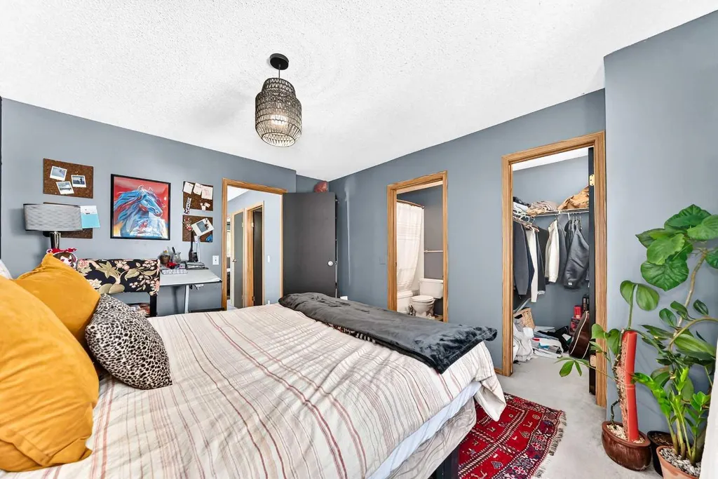 216 Hidden Spring Green NW Calgary AB T3A5N4