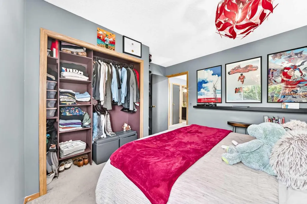 216 Hidden Spring Green NW Calgary AB T3A5N4