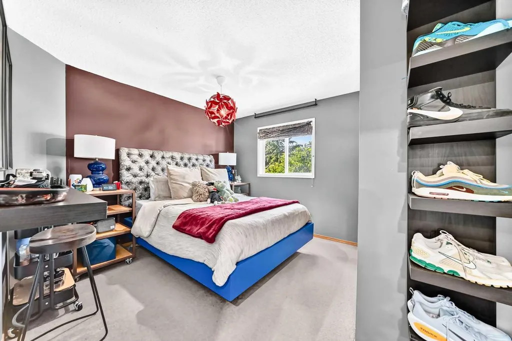 216 Hidden Spring Green NW Calgary AB T3A5N4