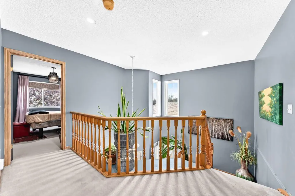 216 Hidden Spring Green NW Calgary AB T3A5N4