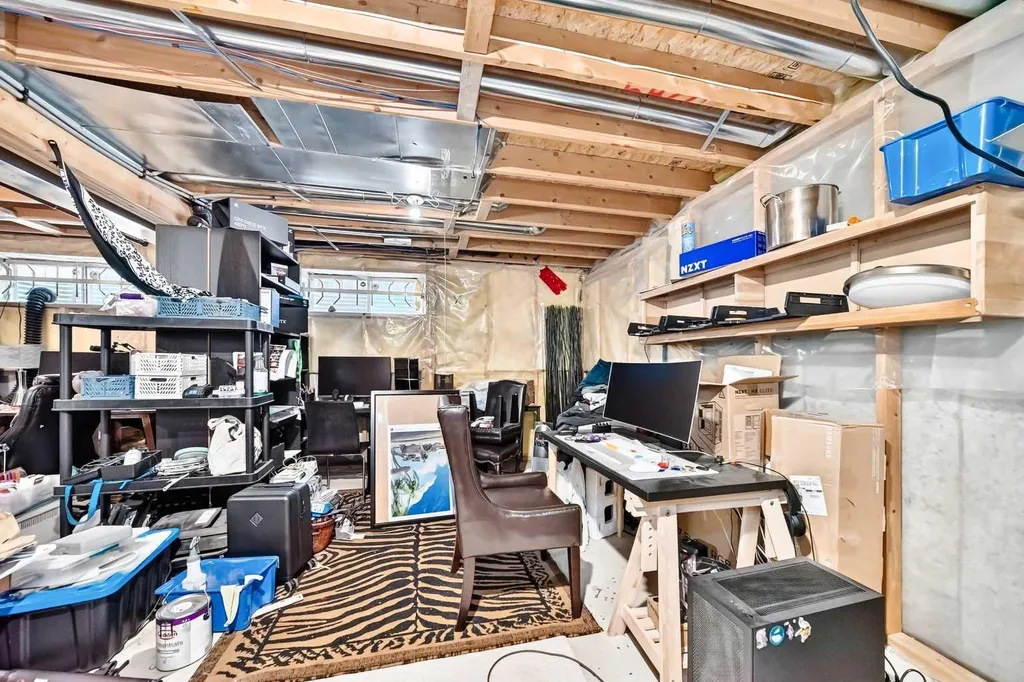 216 Hidden Spring Green NW Calgary AB T3A5N4