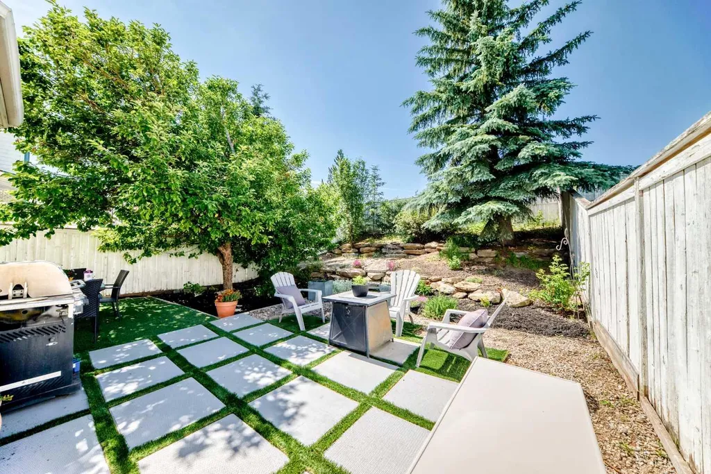 216 Hidden Spring Green NW Calgary AB T3A5N4