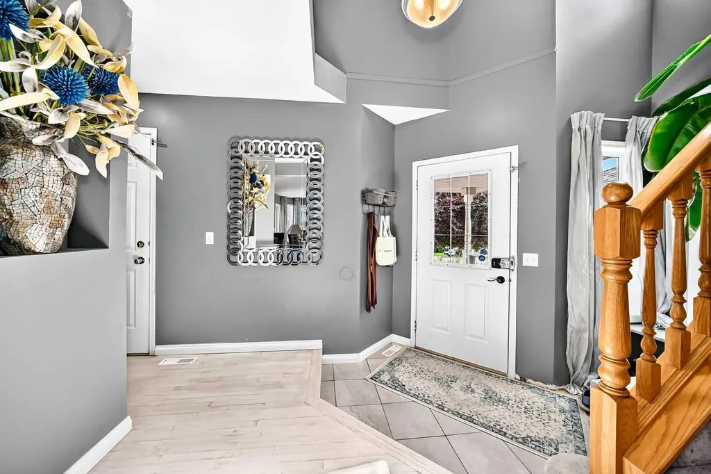 216 Hidden Spring Green NW Calgary AB T3A5N4