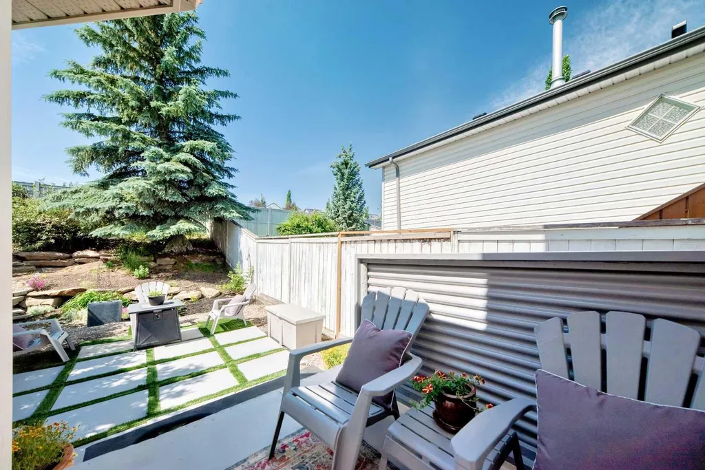 216 Hidden Spring Green NW Calgary AB T3A5N4