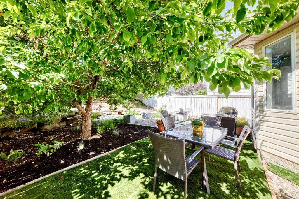 216 Hidden Spring Green NW Calgary AB T3A5N4