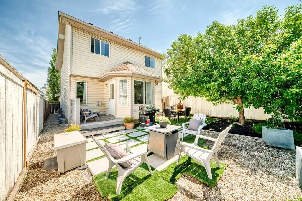216 Hidden Spring Green NW Calgary AB T3A5N4