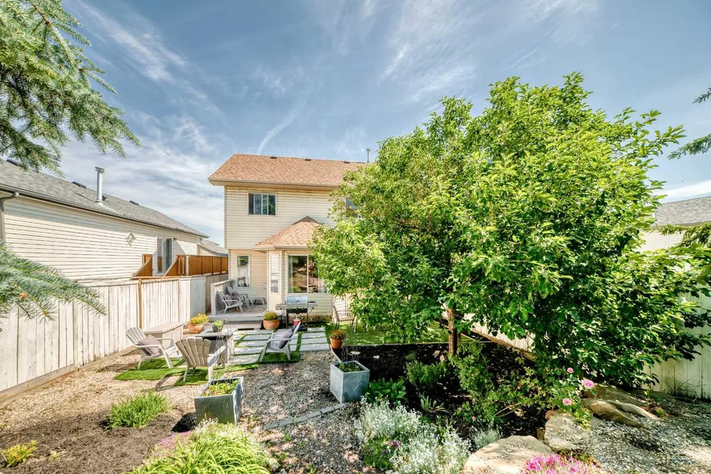 216 Hidden Spring Green NW Calgary AB T3A5N4