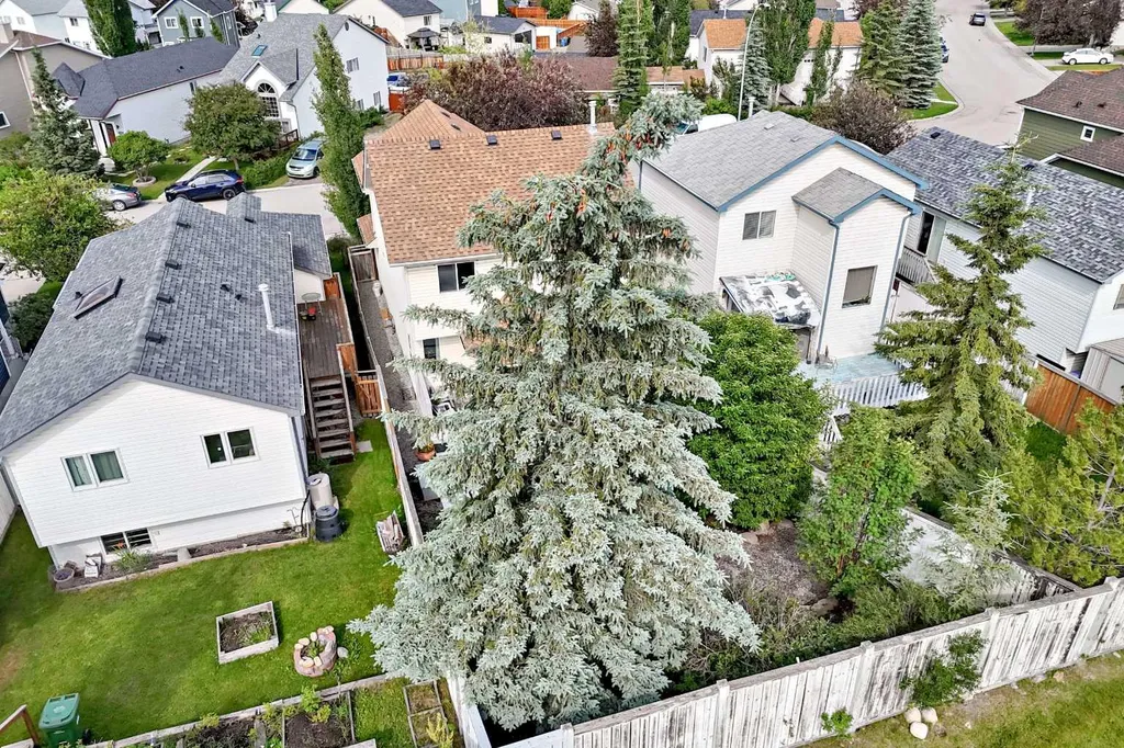 216 Hidden Spring Green NW Calgary AB T3A5N4